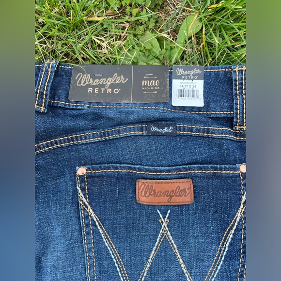 NWT Wrangler Retro Woman’s Mae Mid Rise Dark Wash Bootcut Jeans Waist Size 38 - Picture 4 of 5